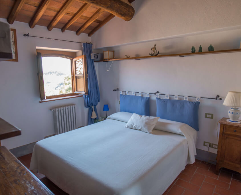 Il Borghino Retreat Centre - twin bed or double room in the house called Il Melograno - Azzurra. Yoga Retreat Italy